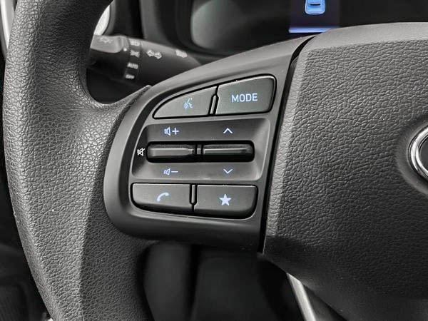 2023 Hyundai Venue Essential-12
