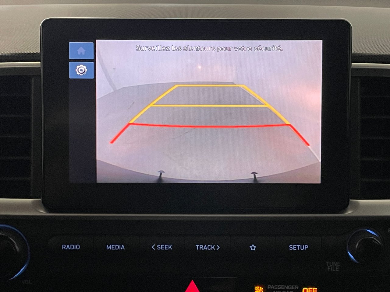 2023 Hyundai Venue Preferred-18