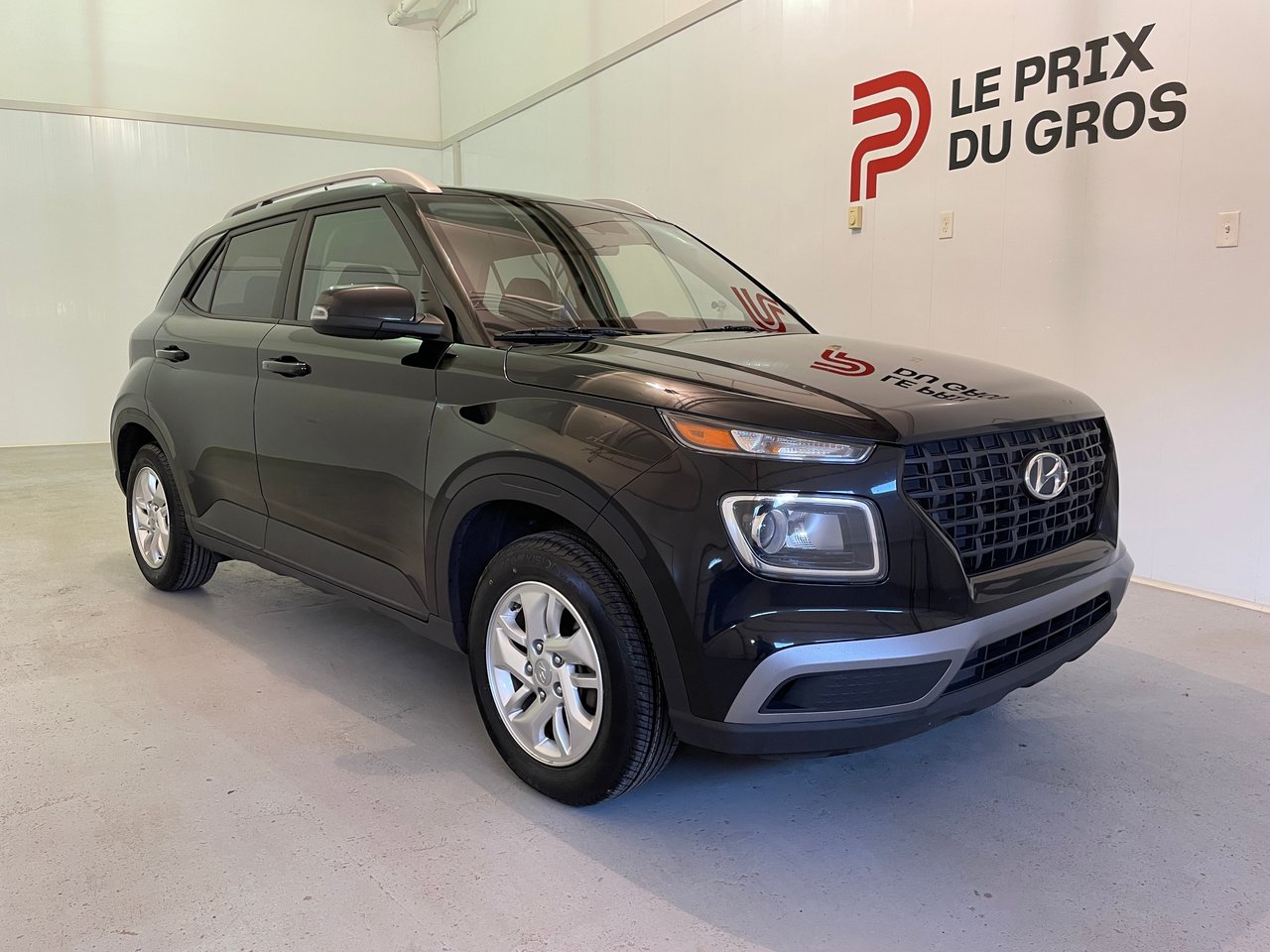 2023 Hyundai Venue Preferred-0