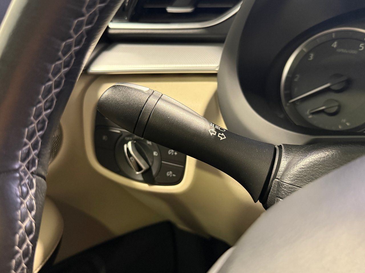 Infiniti QX50 Essential 2019-18