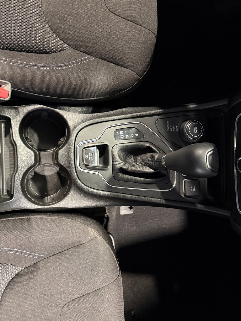 2021 Jeep Cherokee SPORT-21
