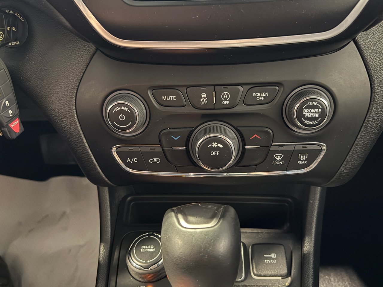 2021 Jeep Cherokee SPORT-20