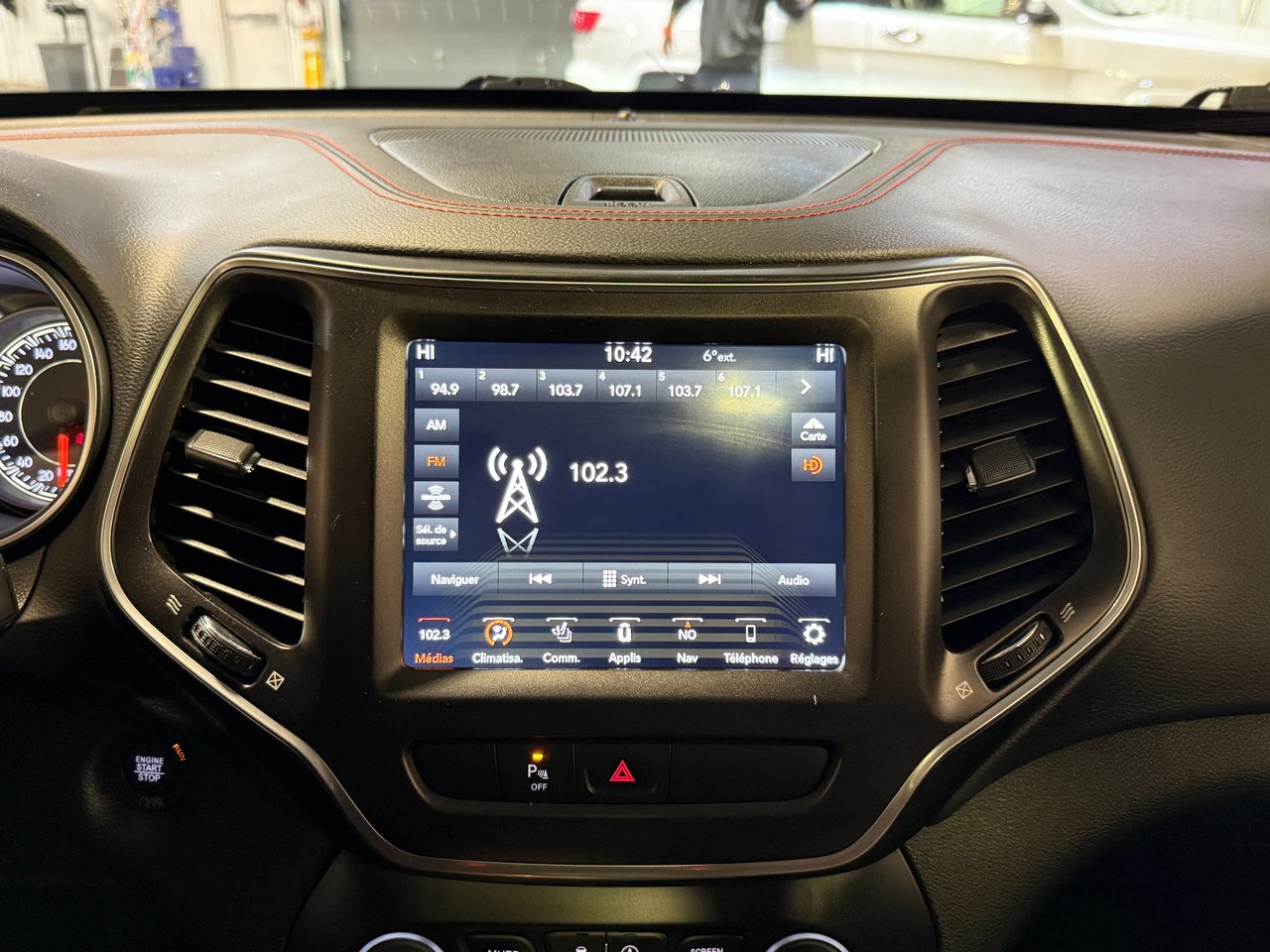 2021 Jeep Cherokee Trailhawk-21