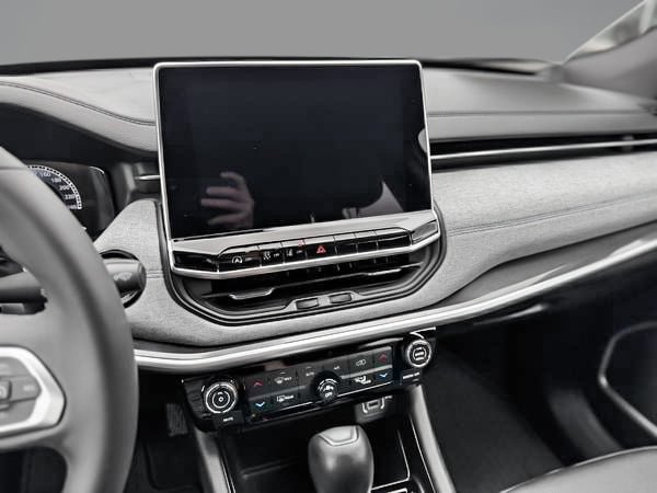 2025 Jeep Compass North-12