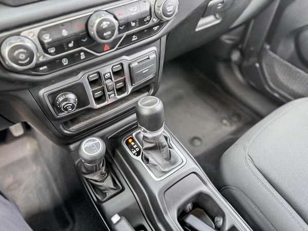 2023 Jeep Gladiator WILLYS-10