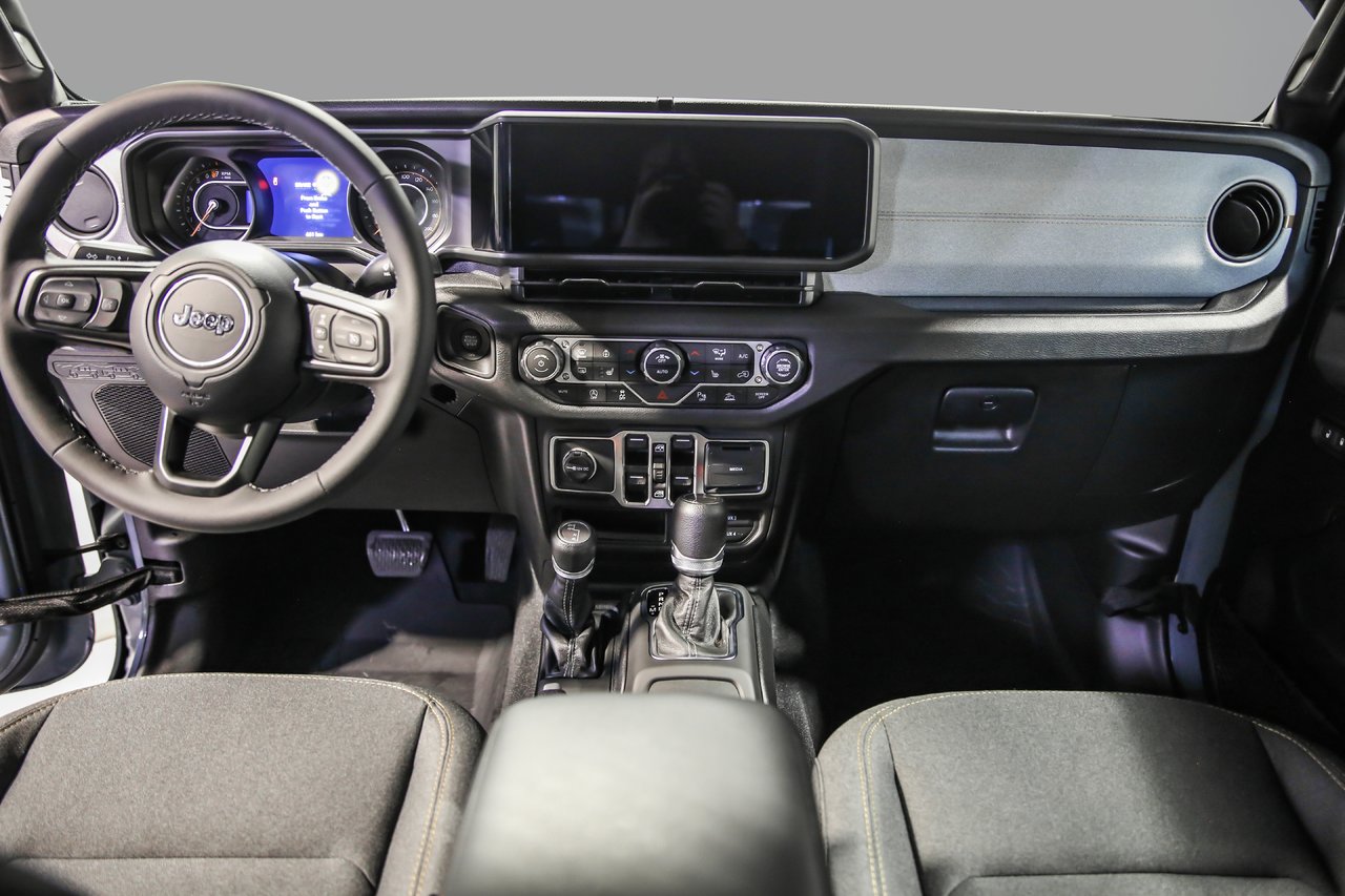 2025 Jeep Gladiator SPORT-23