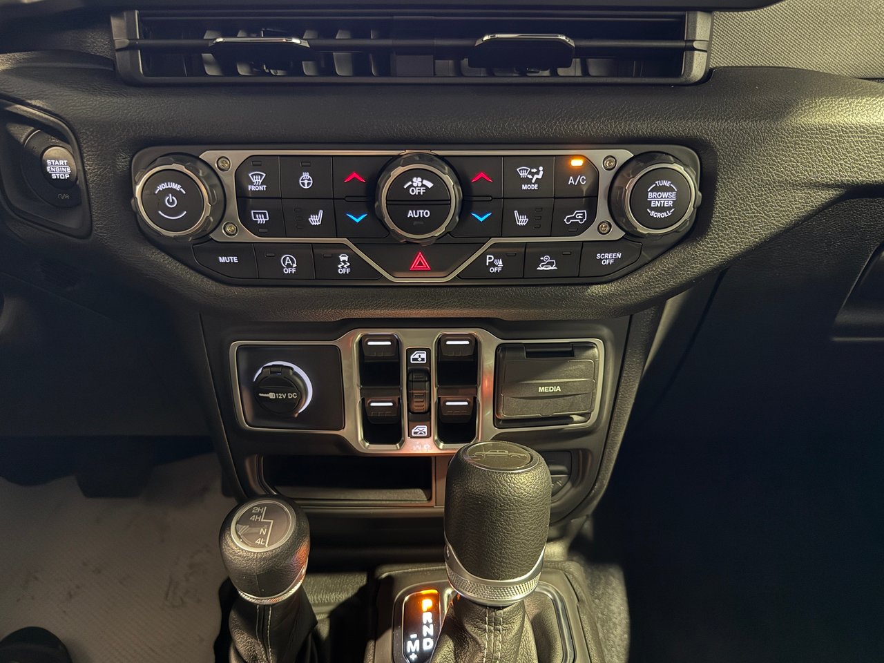 2025 Jeep Gladiator SPORT S // 4X4 // 8000$ EN MODIFICATIONS-19