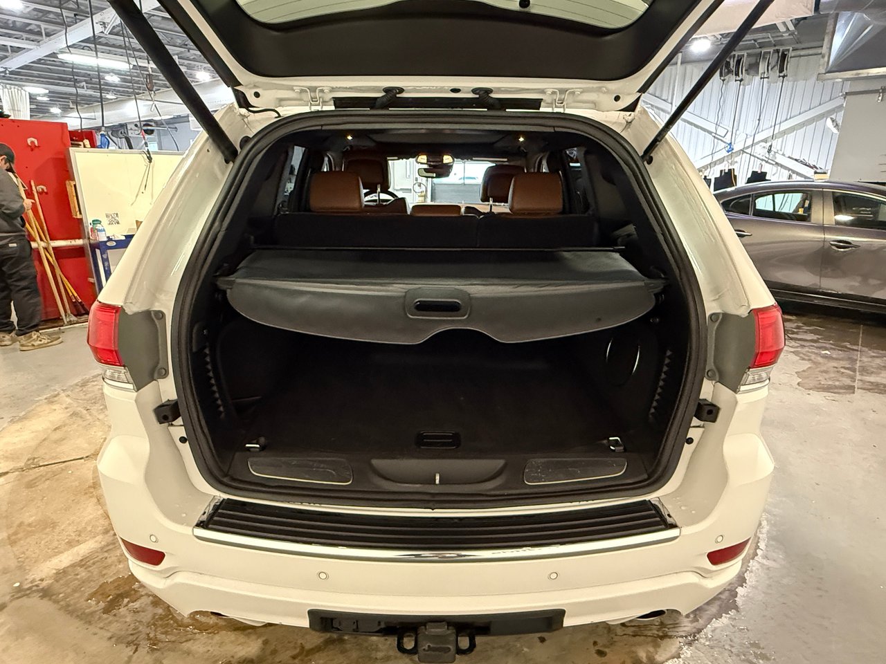2021 Jeep Grand Cherokee OVERLAND-24