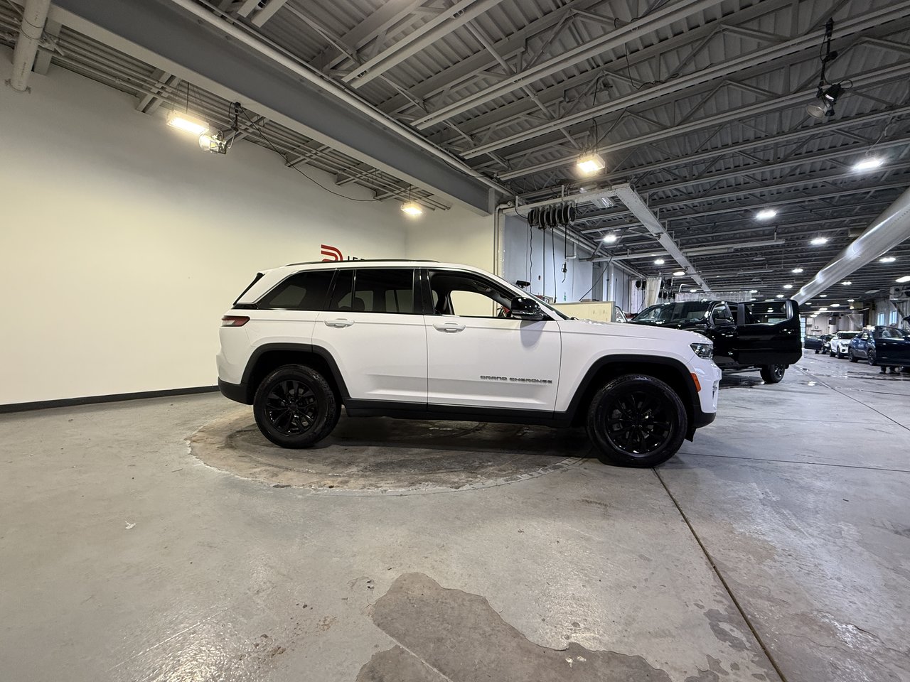 2023 Jeep Grand Cherokee Limited-1