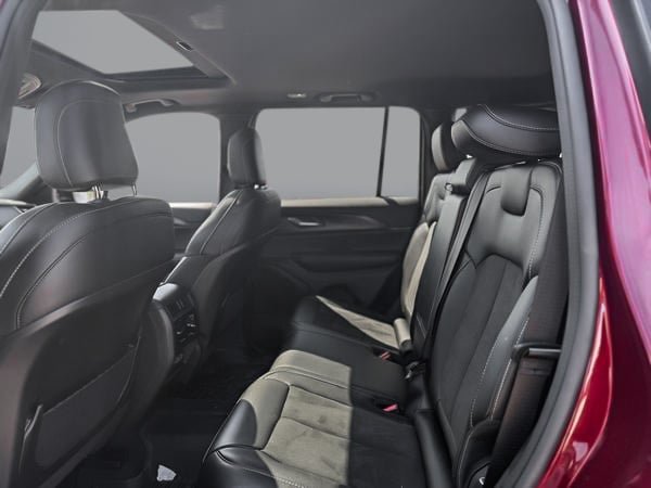 2025 Jeep Grand Cherokee Altitude-8