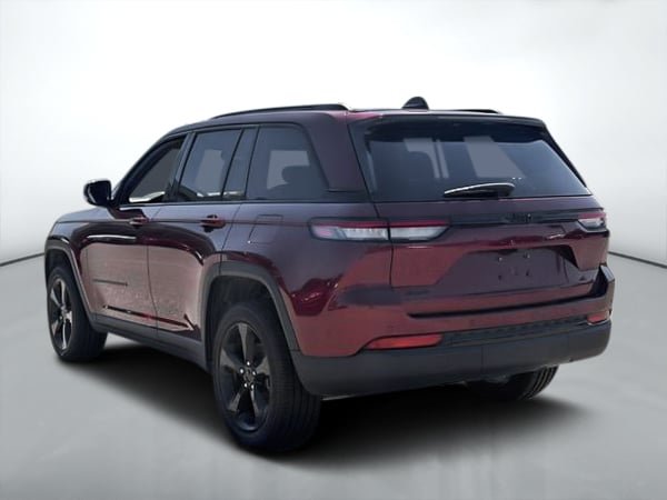 2025 Jeep Grand Cherokee Altitude-4