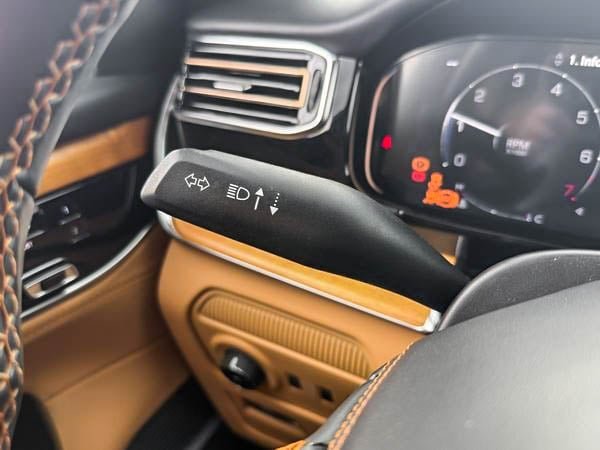 Jeep Grand Wagoneer Serie III 2022-17