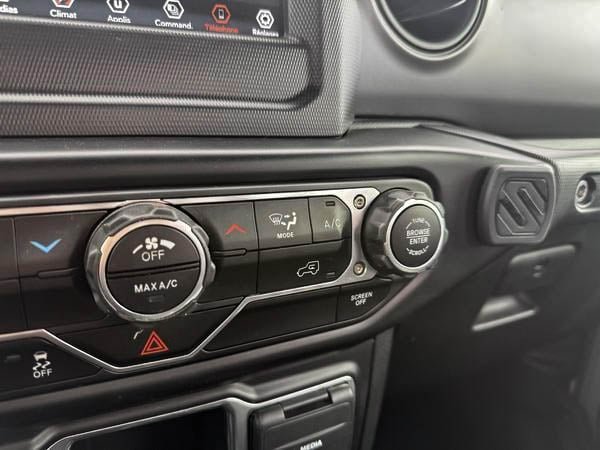 Jeep Wrangler Sport 2022-10