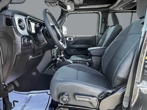 Jeep Wrangler SAHARA 2025-10