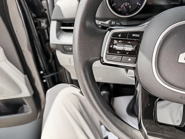 2022 Kia Carnival LX-17