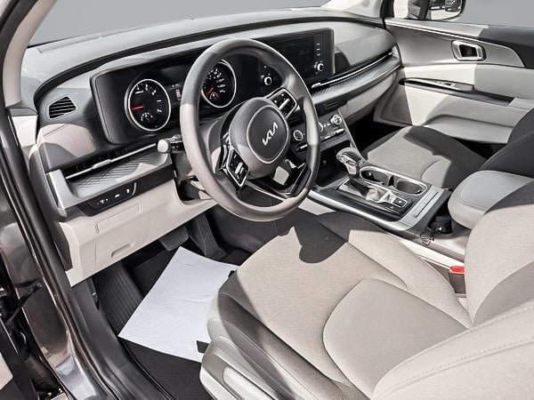 2022 Kia Carnival LX-15