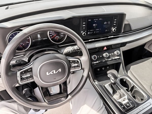 2022 Kia Carnival LX-23