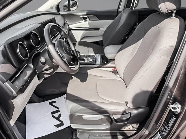 2022 Kia Carnival LX-12