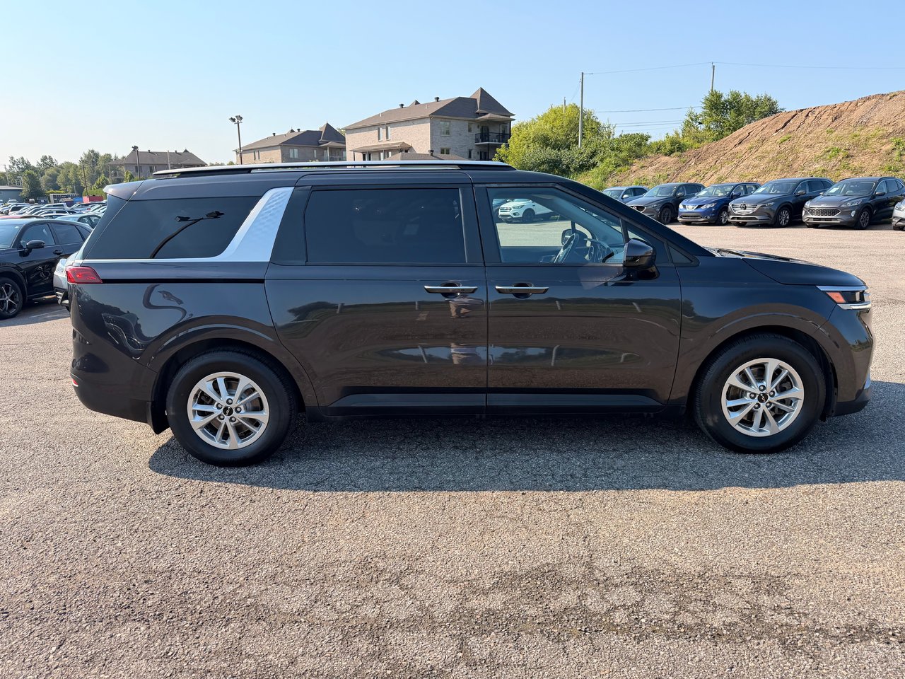 2022 Kia Carnival LX-7