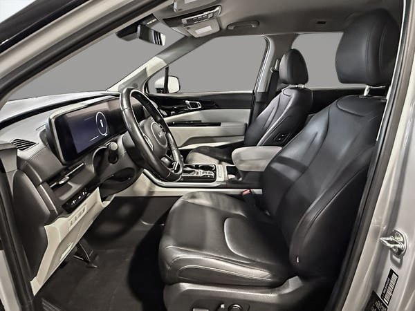 Kia Carnival EX 2023-12