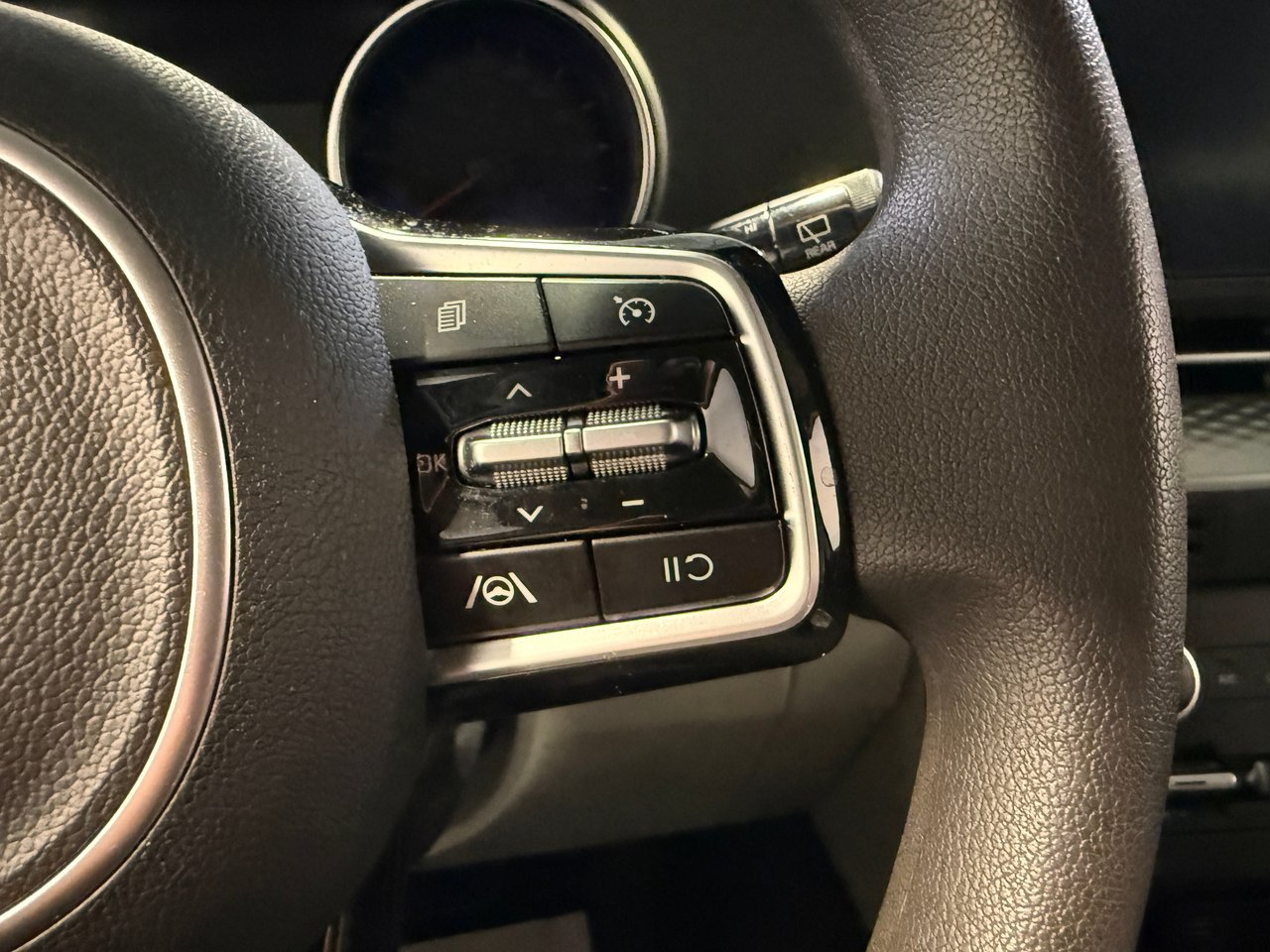 2024 Kia Carnival LX-15