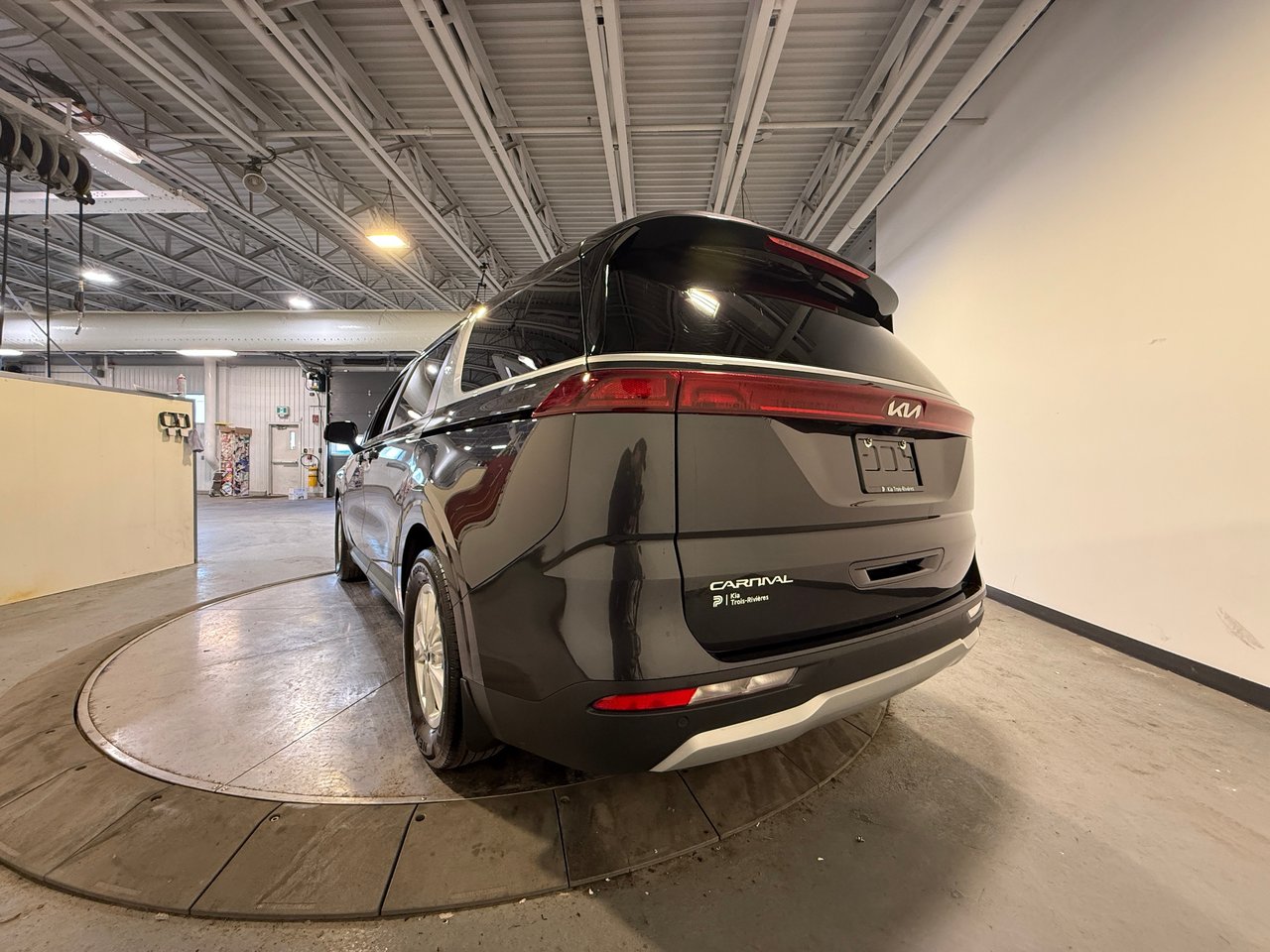 2024 Kia Carnival LX-4