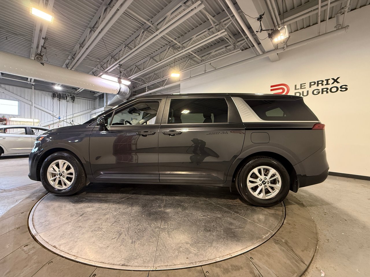 2024 Kia Carnival LX-5