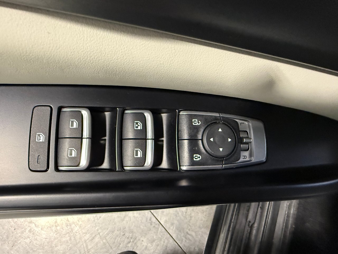 2024 Kia Carnival LX-11