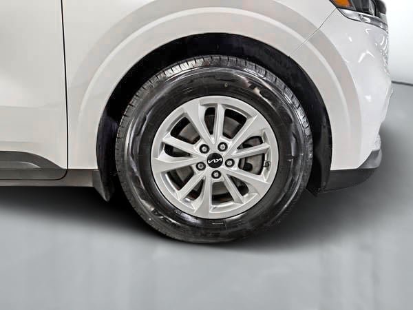 2024 Kia Carnival LX-9