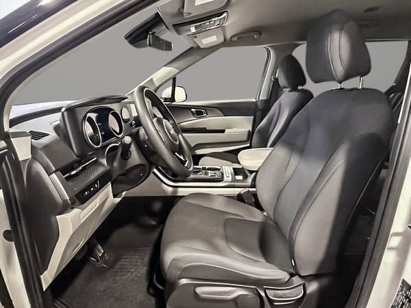 2024 Kia Carnival LX-12