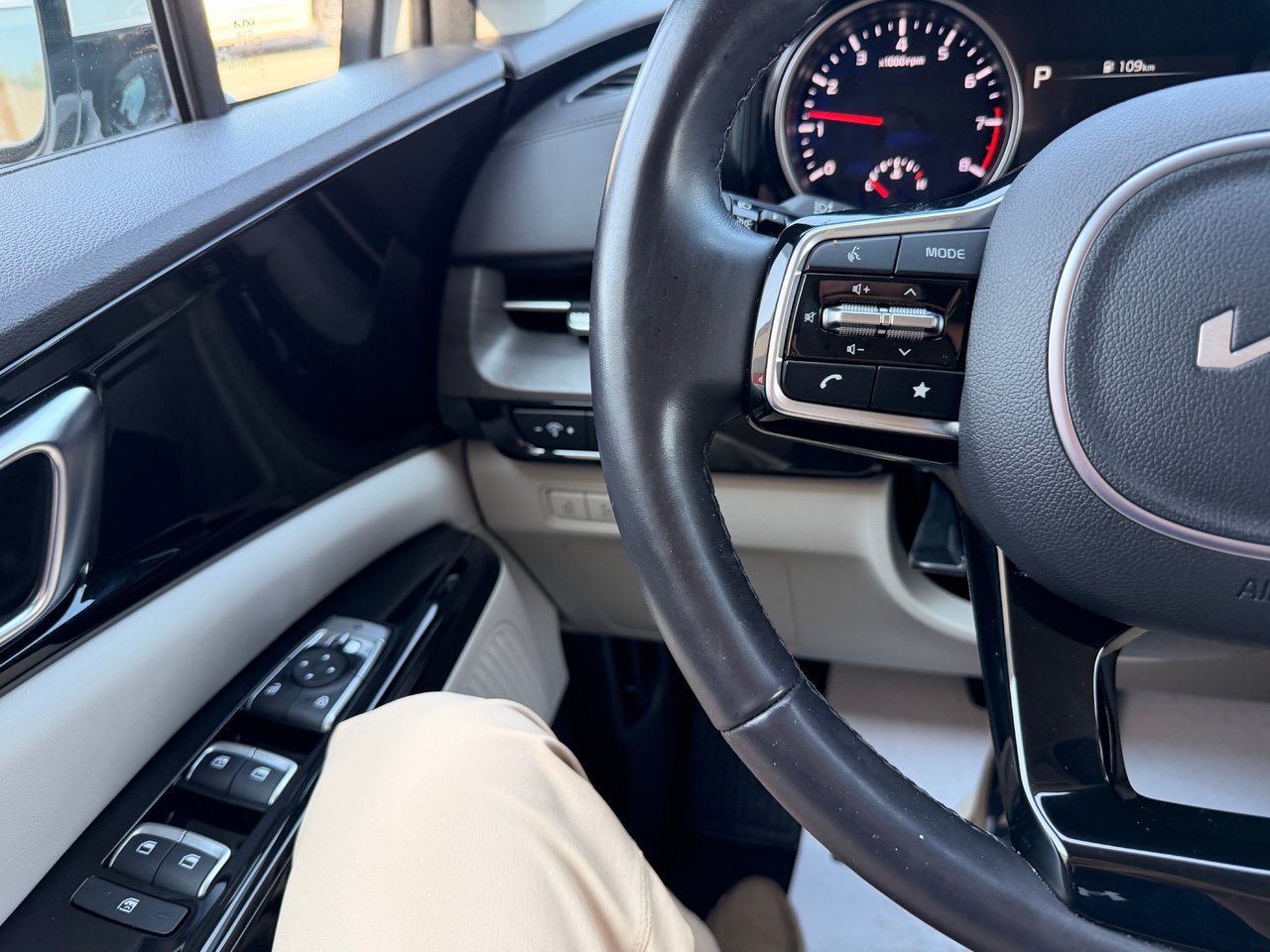2024 Kia Carnival EX-17