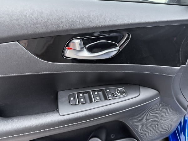 2022 Kia Forte EX-11