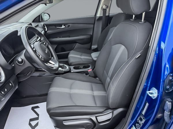 2022 Kia Forte EX-12