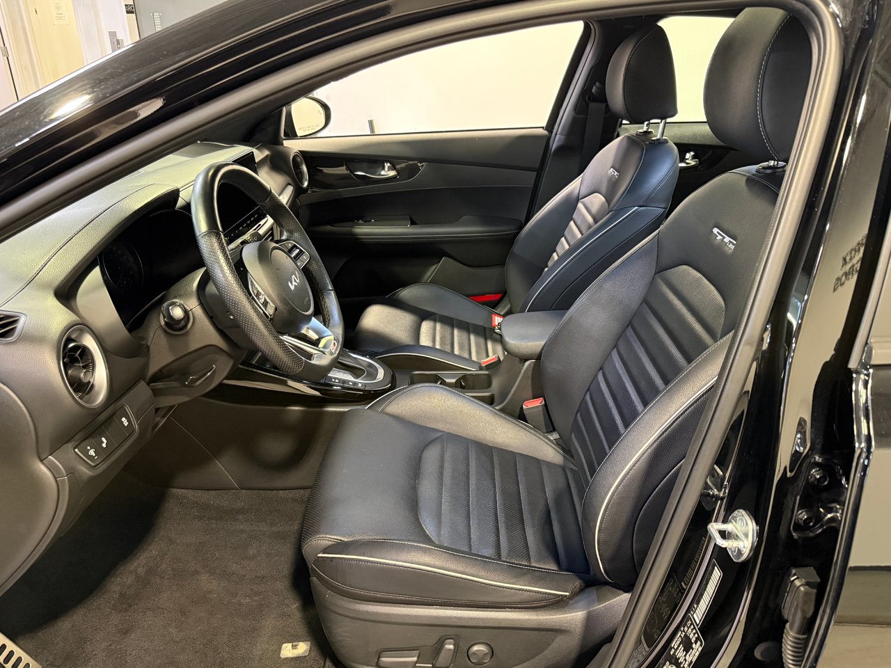 Kia Forte GT LINE 2023-13