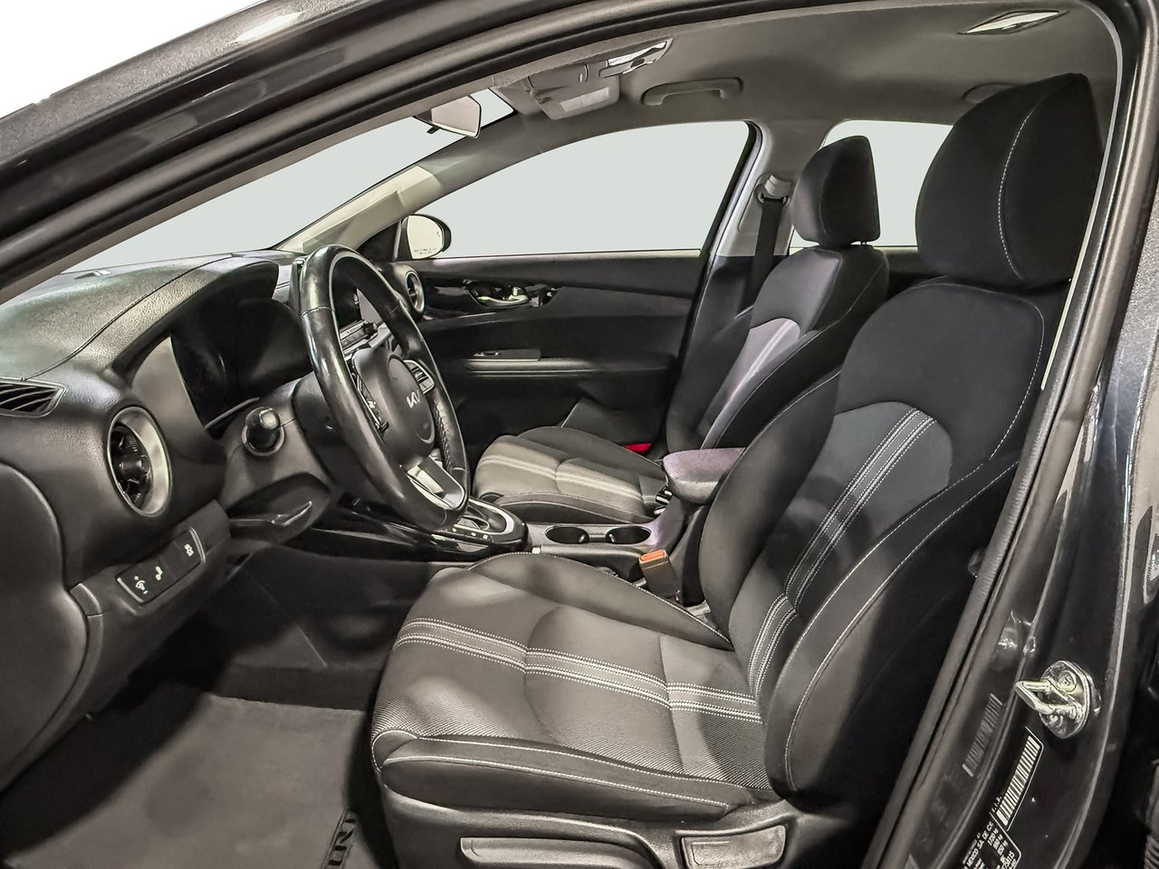 2024 Kia Forte EX-12