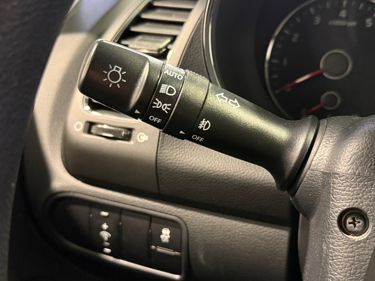 2018 Kia Forte5 LX+-16