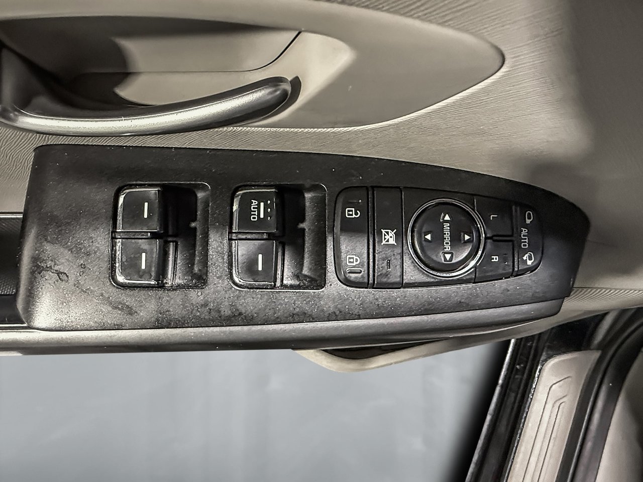 Kia Sedona LX 2019-11