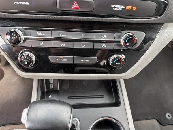 2020 Kia Sedona LX-24