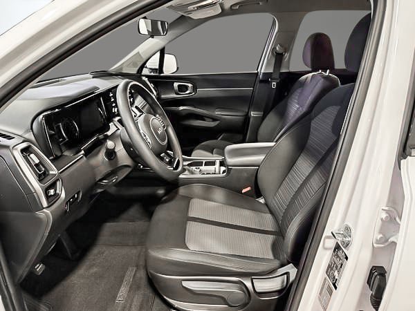 2022 Kia Sorento lx +-12