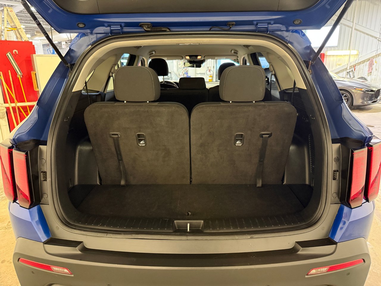 2023 Kia Sorento LX PREMIUM-24