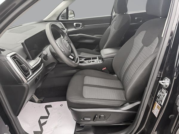 2025 Kia Sorento LX-13