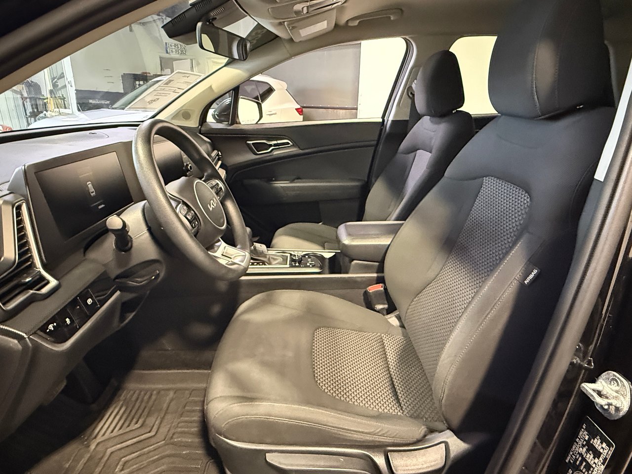 2023 Kia Sportage LX-12