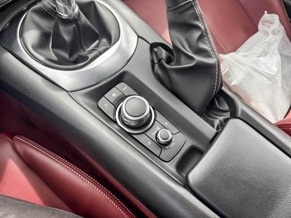 Mazda MX-5 100e anniversaire 2021-10