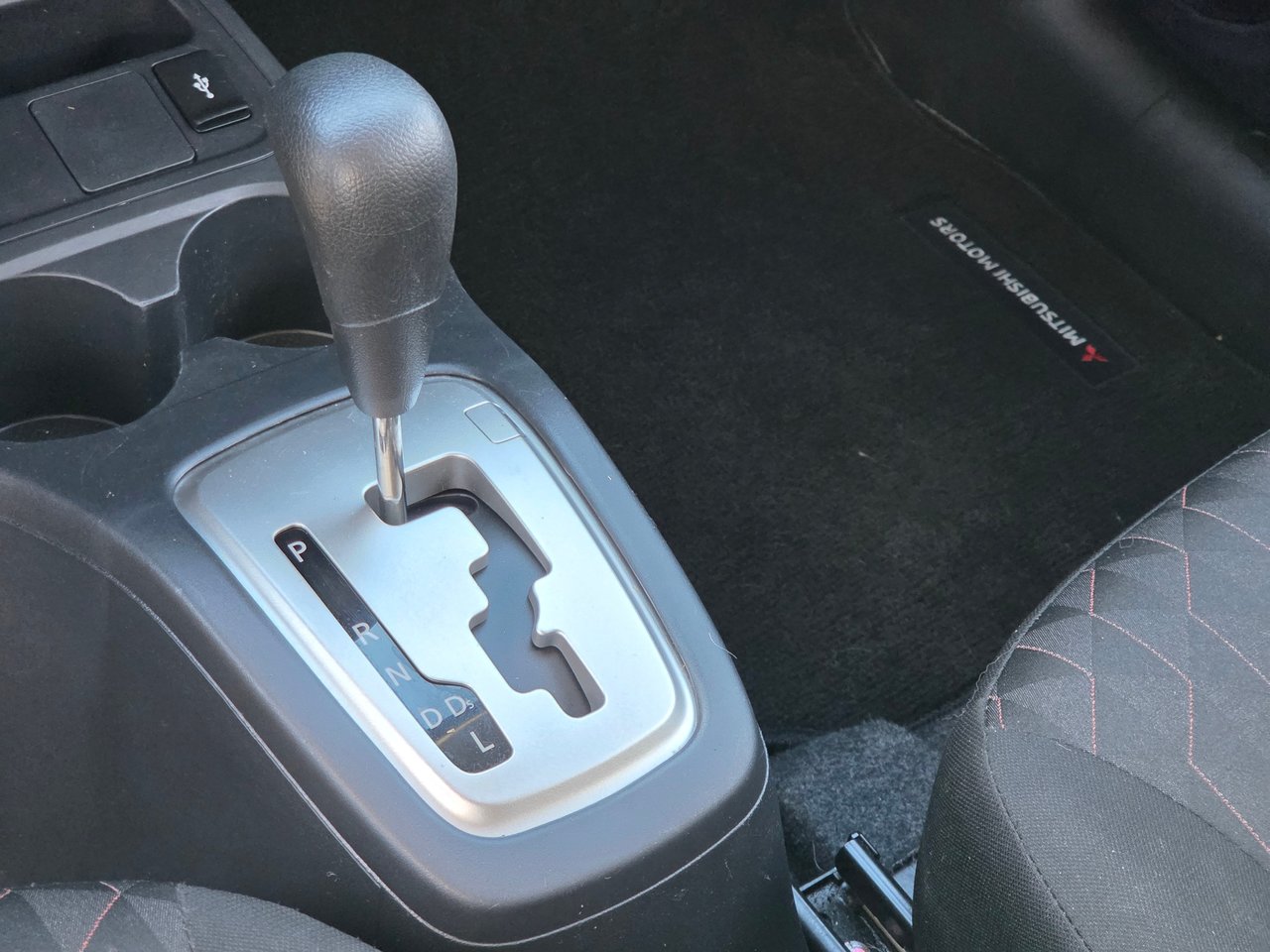 Mitsubishi Mirage SE 2023-15