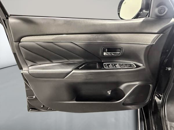 Mitsubishi Outlander PHEV SEL 2020-11
