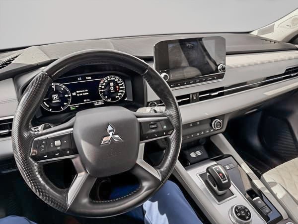 Mitsubishi Outlander PHEV GT AWD 2023-21