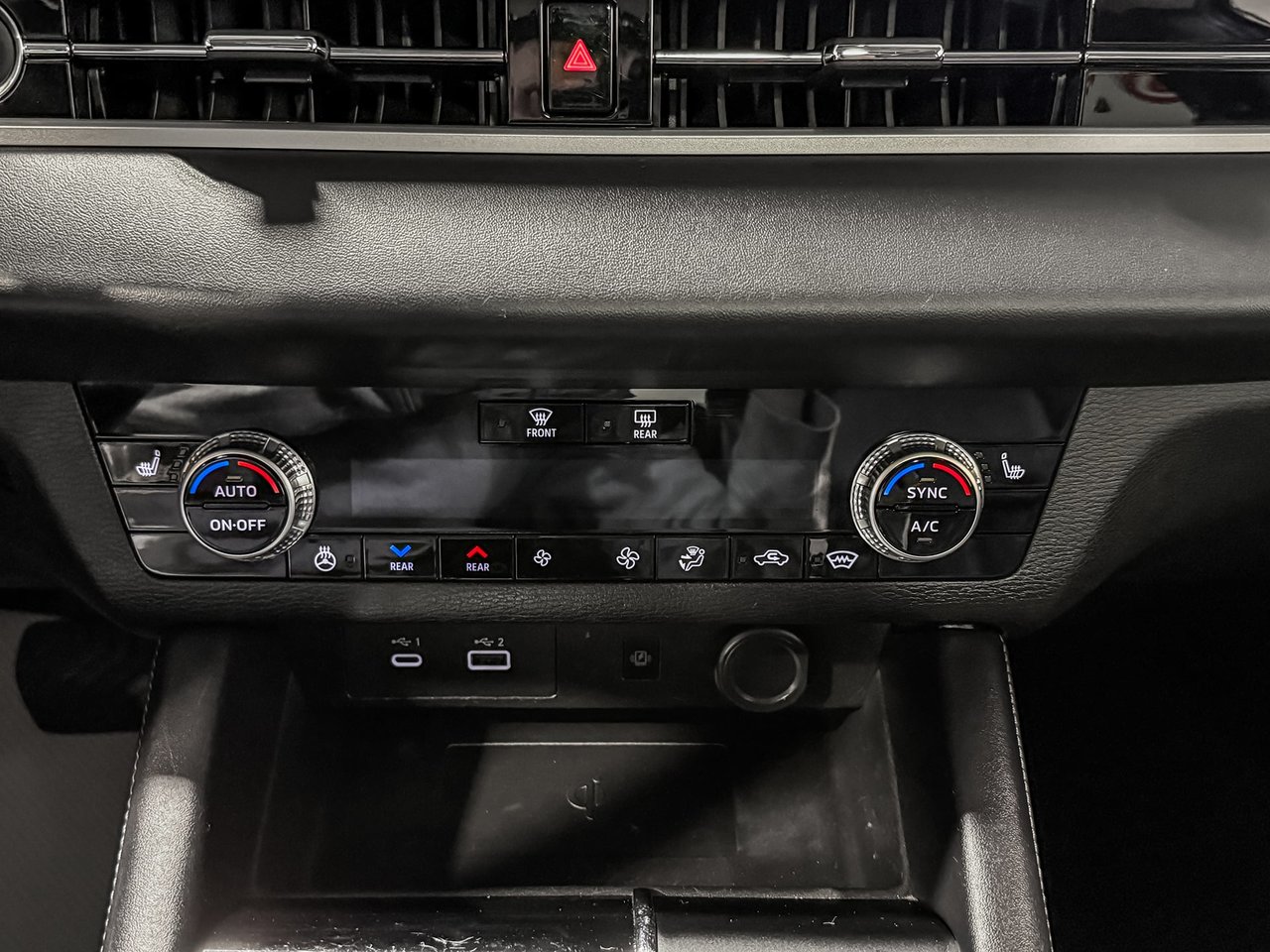 Mitsubishi Outlander Plug-In Hybrid SEL 2024-23