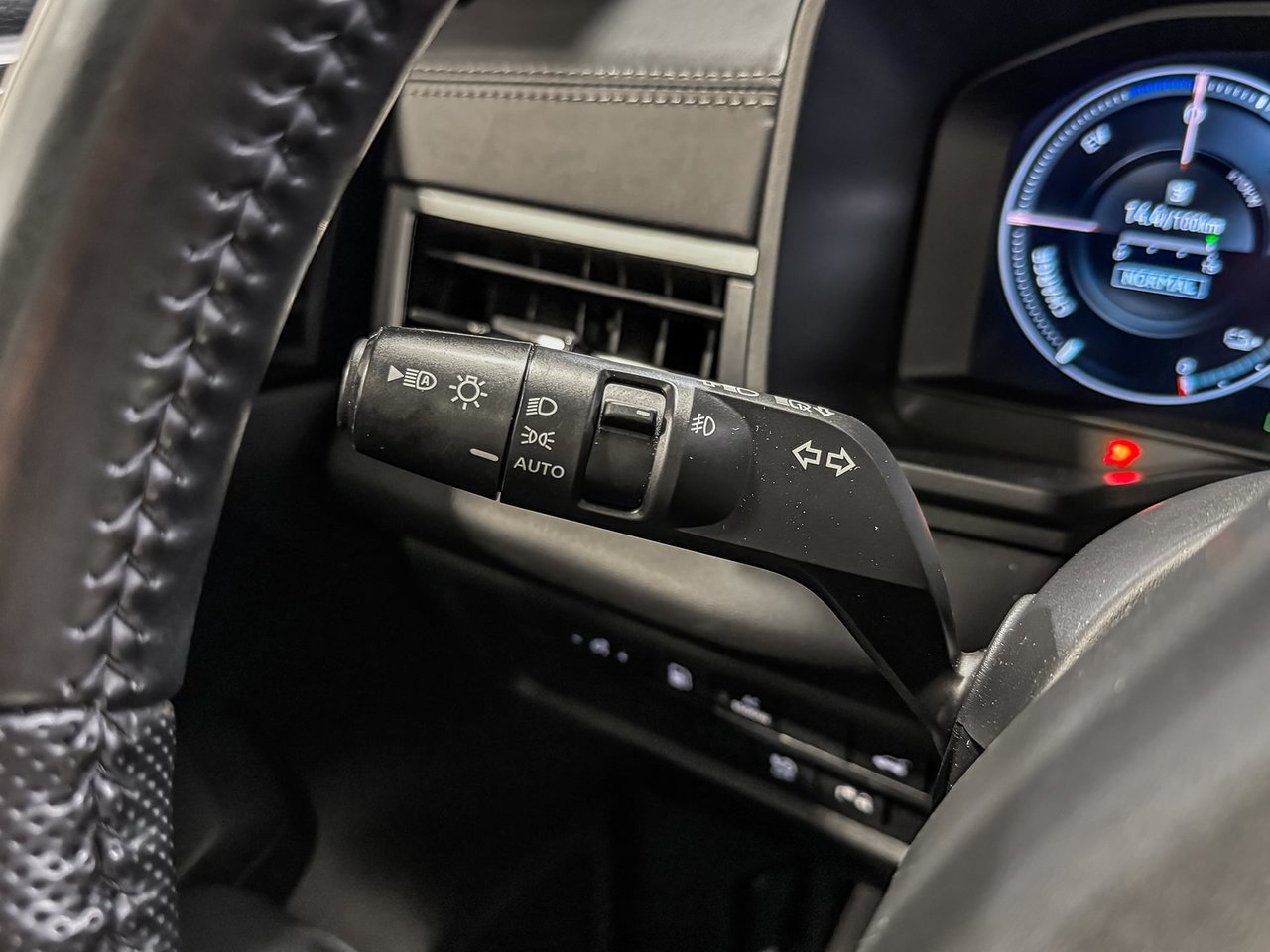 Mitsubishi Outlander Plug-In Hybrid SEL 2024-18