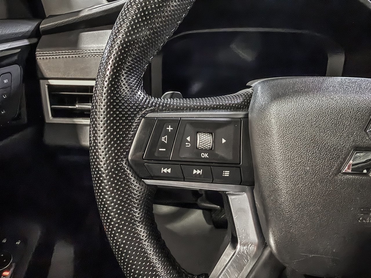 Mitsubishi Outlander Plug-In Hybrid SEL 2024-16
