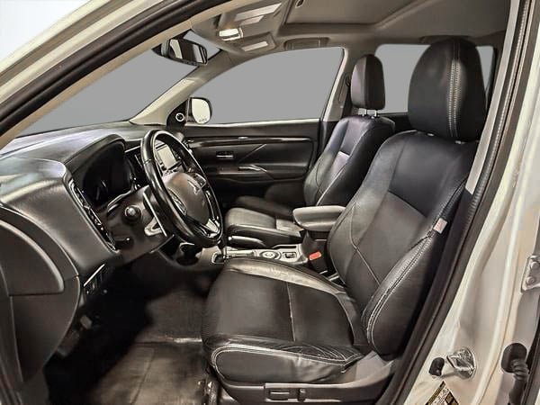 Mitsubishi Outlander GT 2016-13